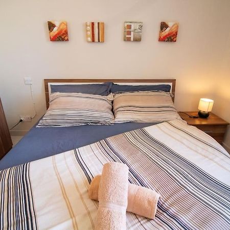 Modern Apt In The Heart Of Maltese Nightlife San Ġiljan Exterior foto