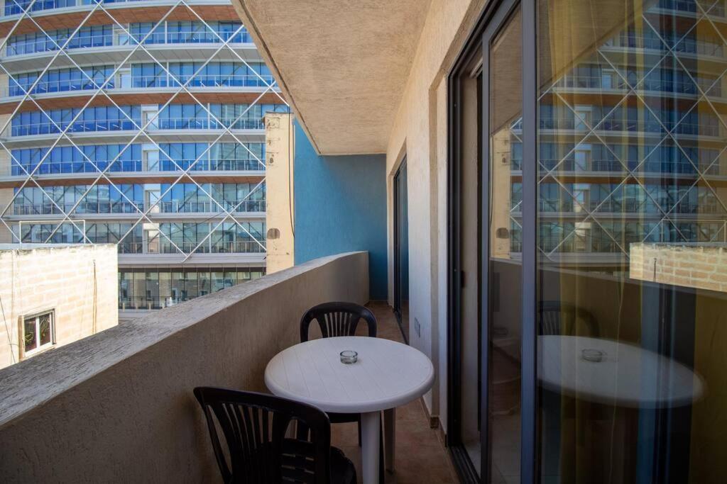 Modern Apt In The Heart Of Maltese Nightlife San Ġiljan Exterior foto